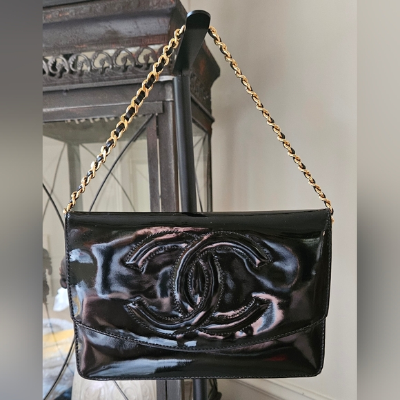 Chanel WOC in Black Patent Leather Vintage in EUC w/COA and dustbag - Picture 1 of 14